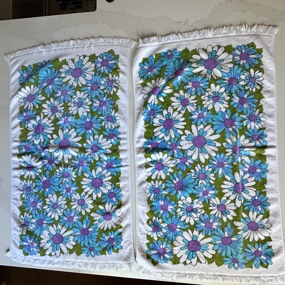 Daisy Floral Vintage Bath Towel Set of Two - Green, Blue, Purple - Picture 4 of 6